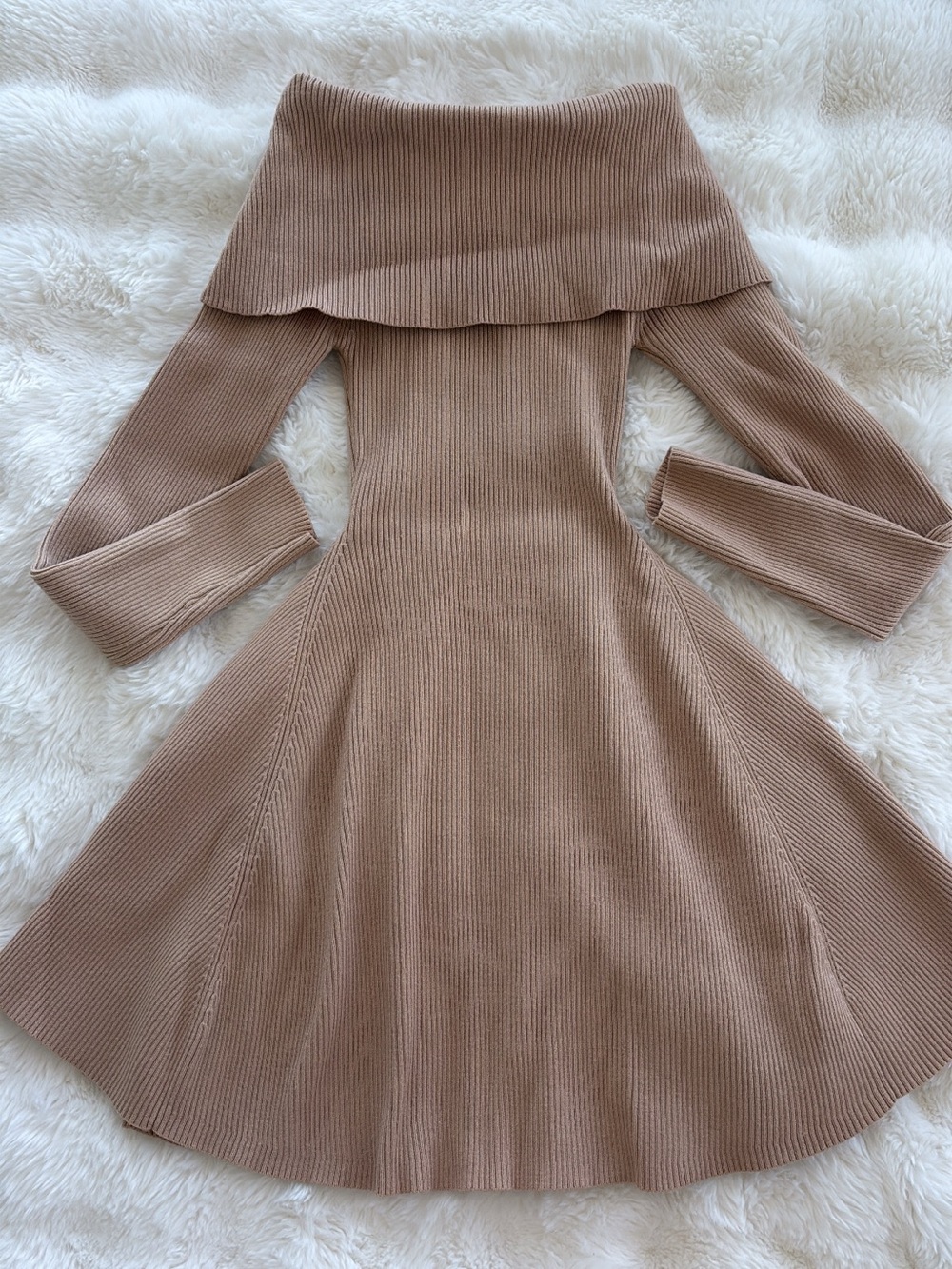 Windsor Taupe Off-Shoulder Ribbed Fit-and-Flare Dress - Picture 4 of 5
